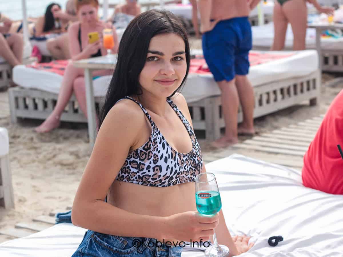 Пляж Бора Бора в Коблево. Фото отдыхающих