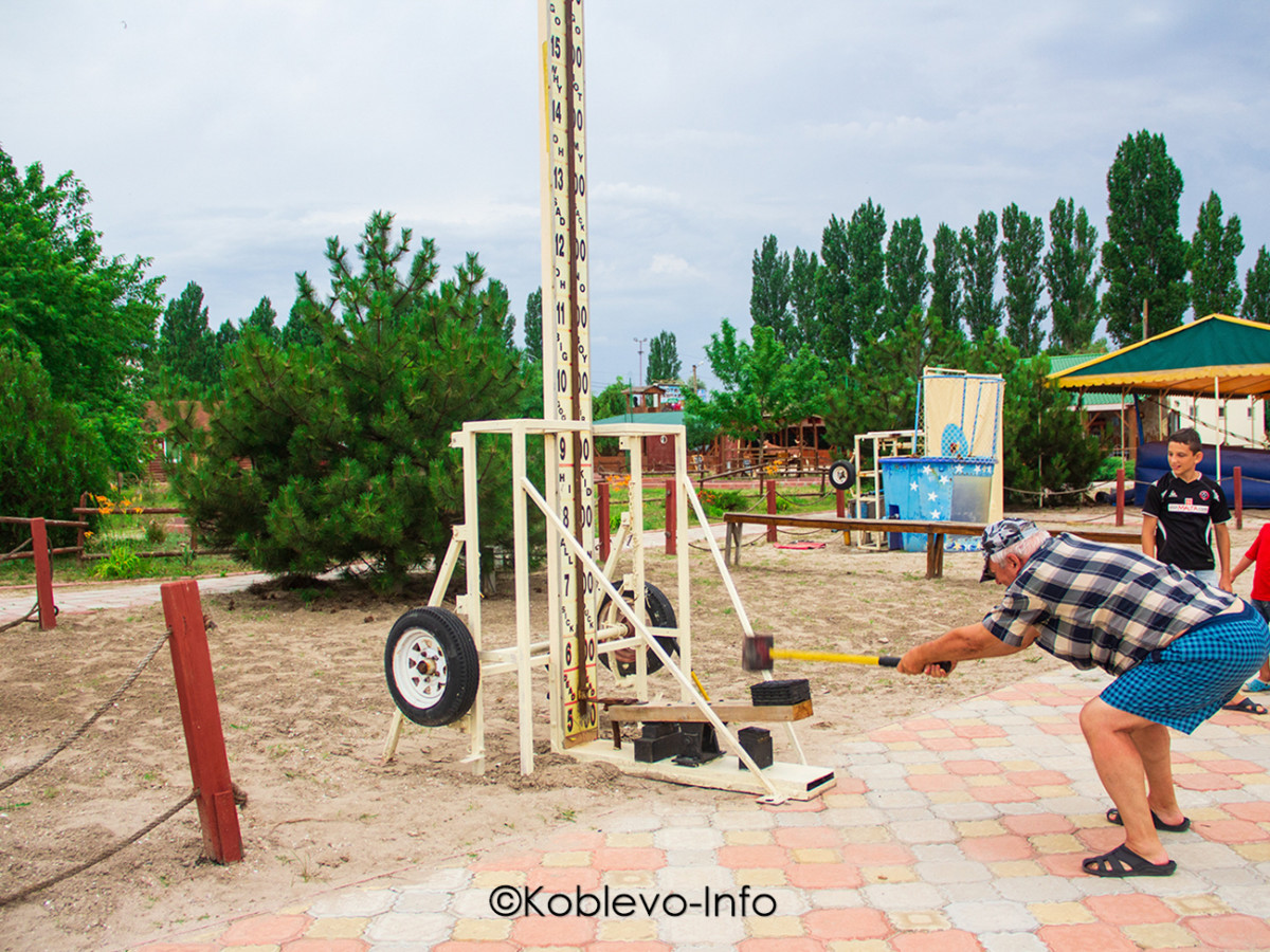 Аттракционы в родео парке в Коблево