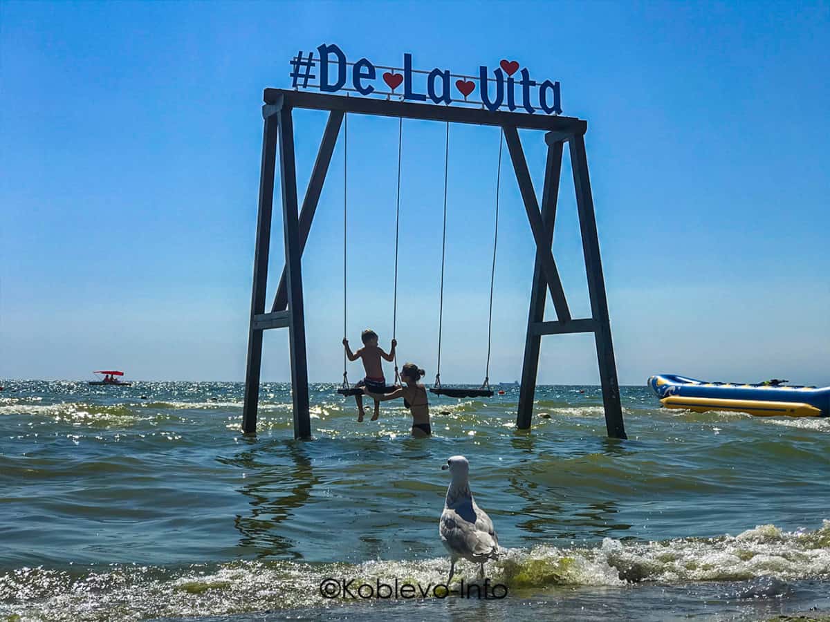 Популярные качели в Коблево