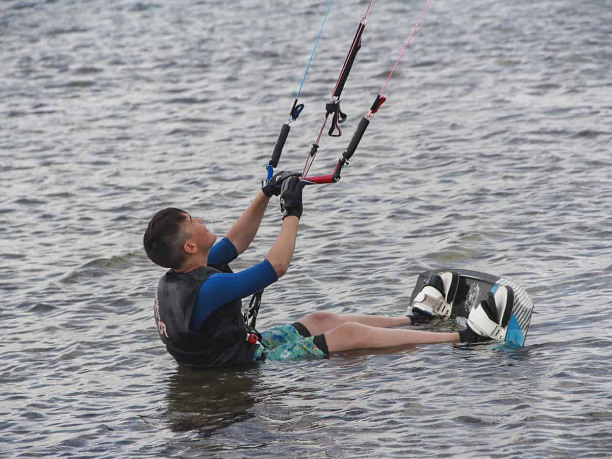 Кайтсерфингист на Тилигульском лимане в Коблево