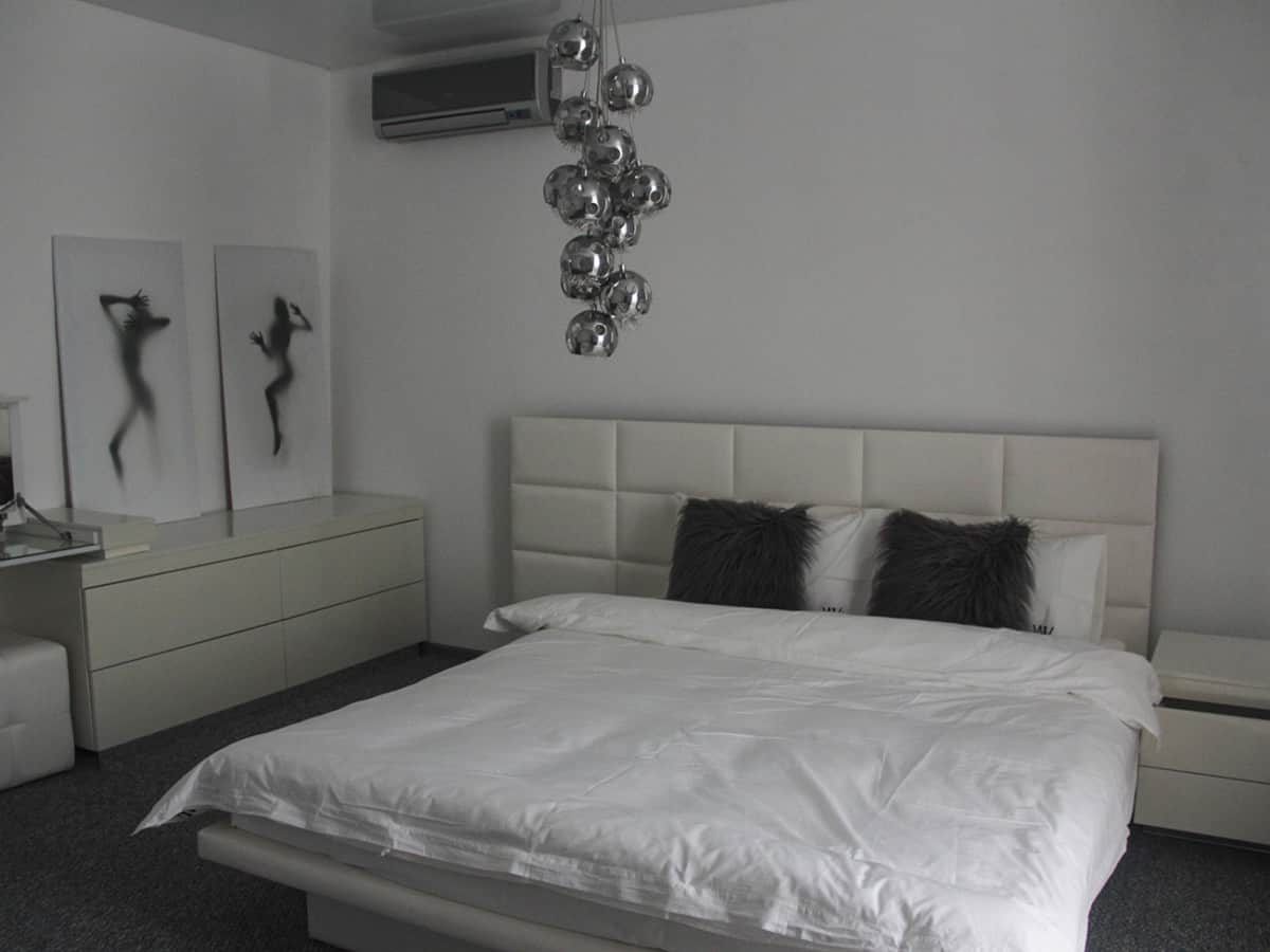 Спальня в коттедже Вайт Виллас в Коблево