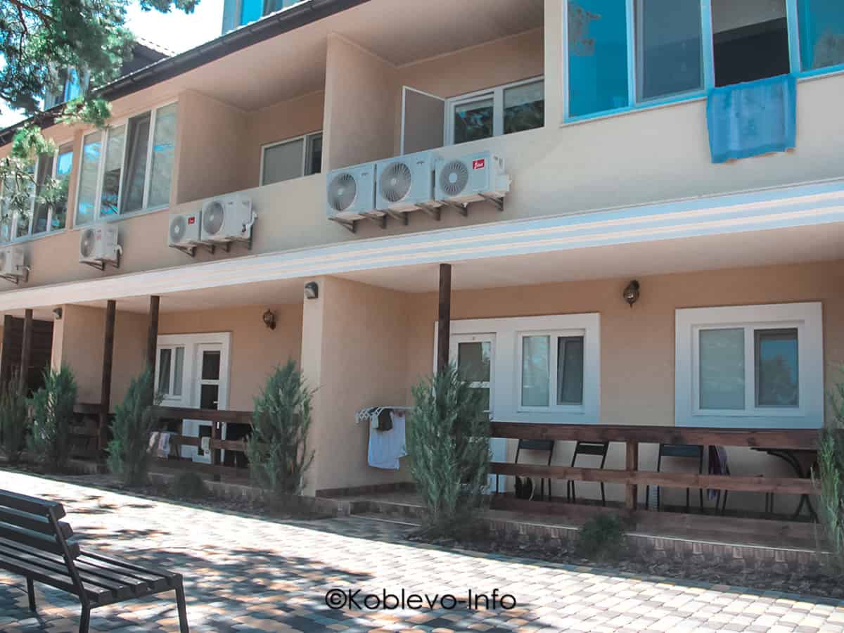 Частный сектор в сосновом бору Коблево. Снять номер в отеле Глория в Коблево