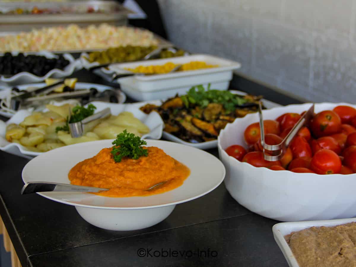 Шведский стол в Коблево