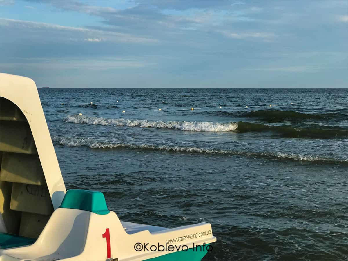 Прокатиться на катамаране по морю летом в Коблево