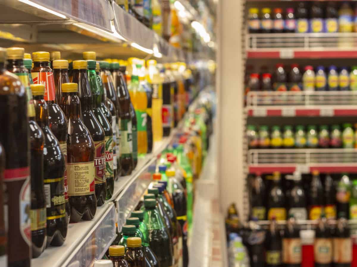 Ассортимент напитков в магазине в Коблево