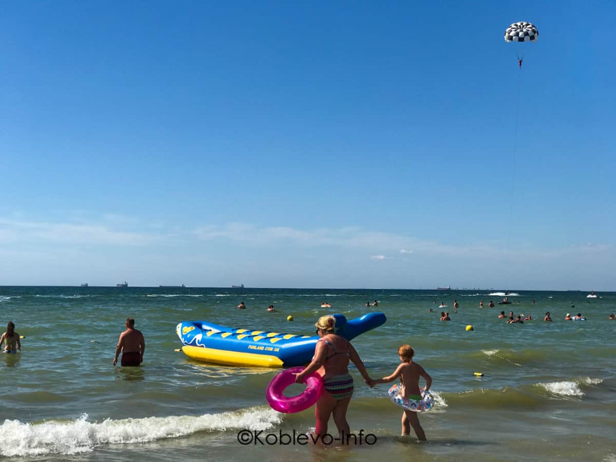 Отдых с семьей на пляже в Коблево