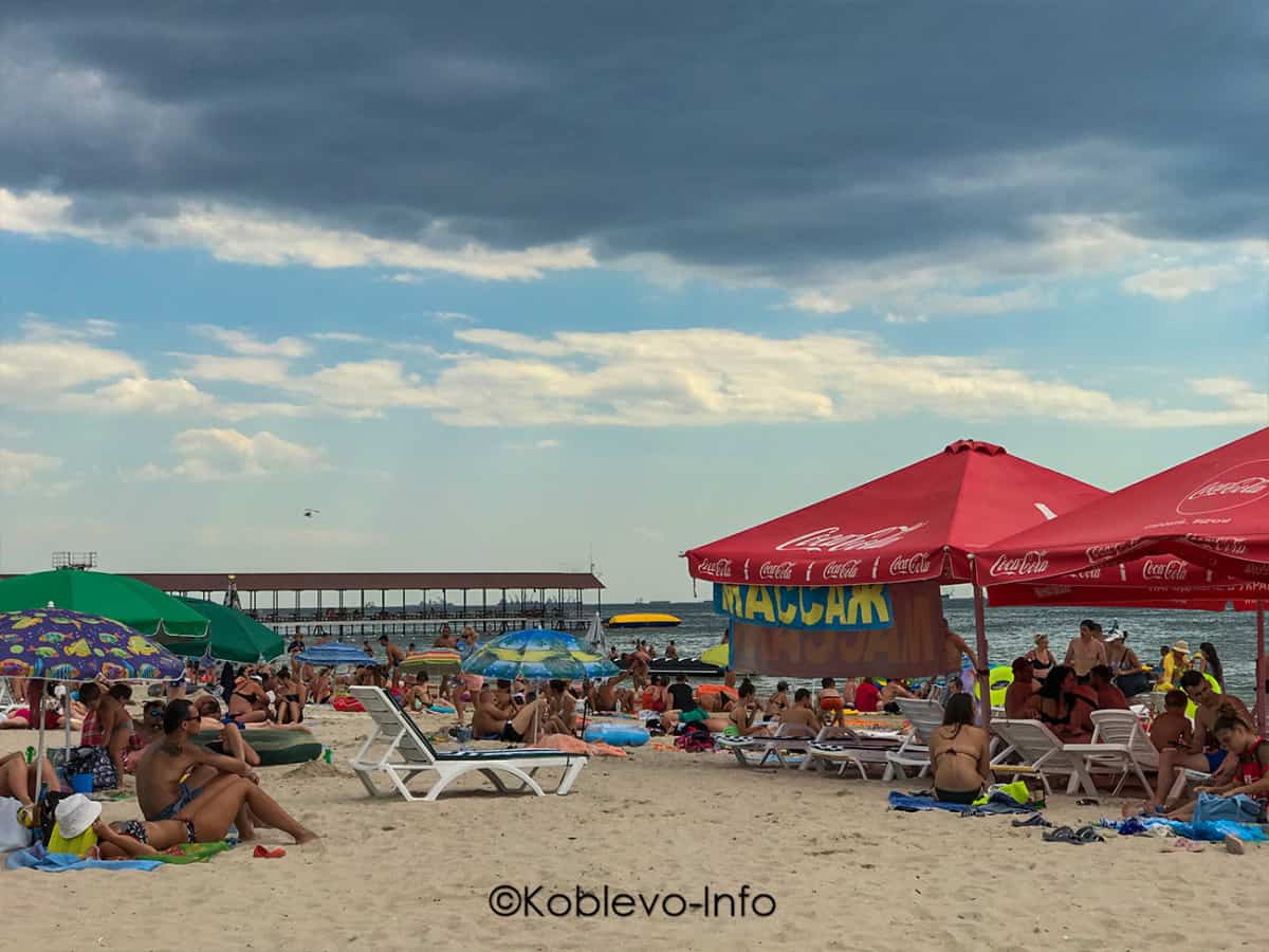 Пляж на Молдавских базах в Коблево. фото