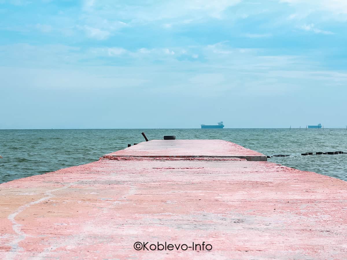 Пирс возле базы отдыха Ивушка в Коблево