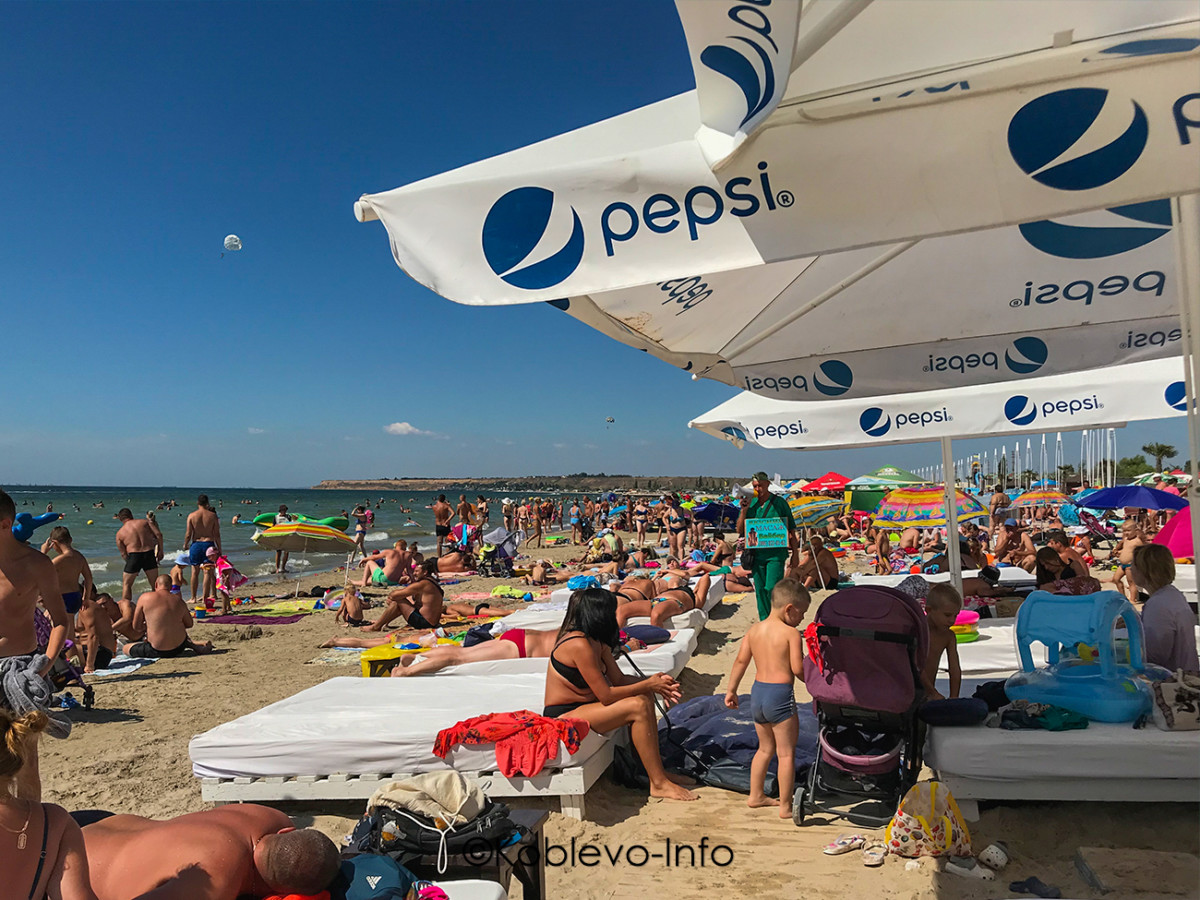 Семейный отдых на пляже в Коблево