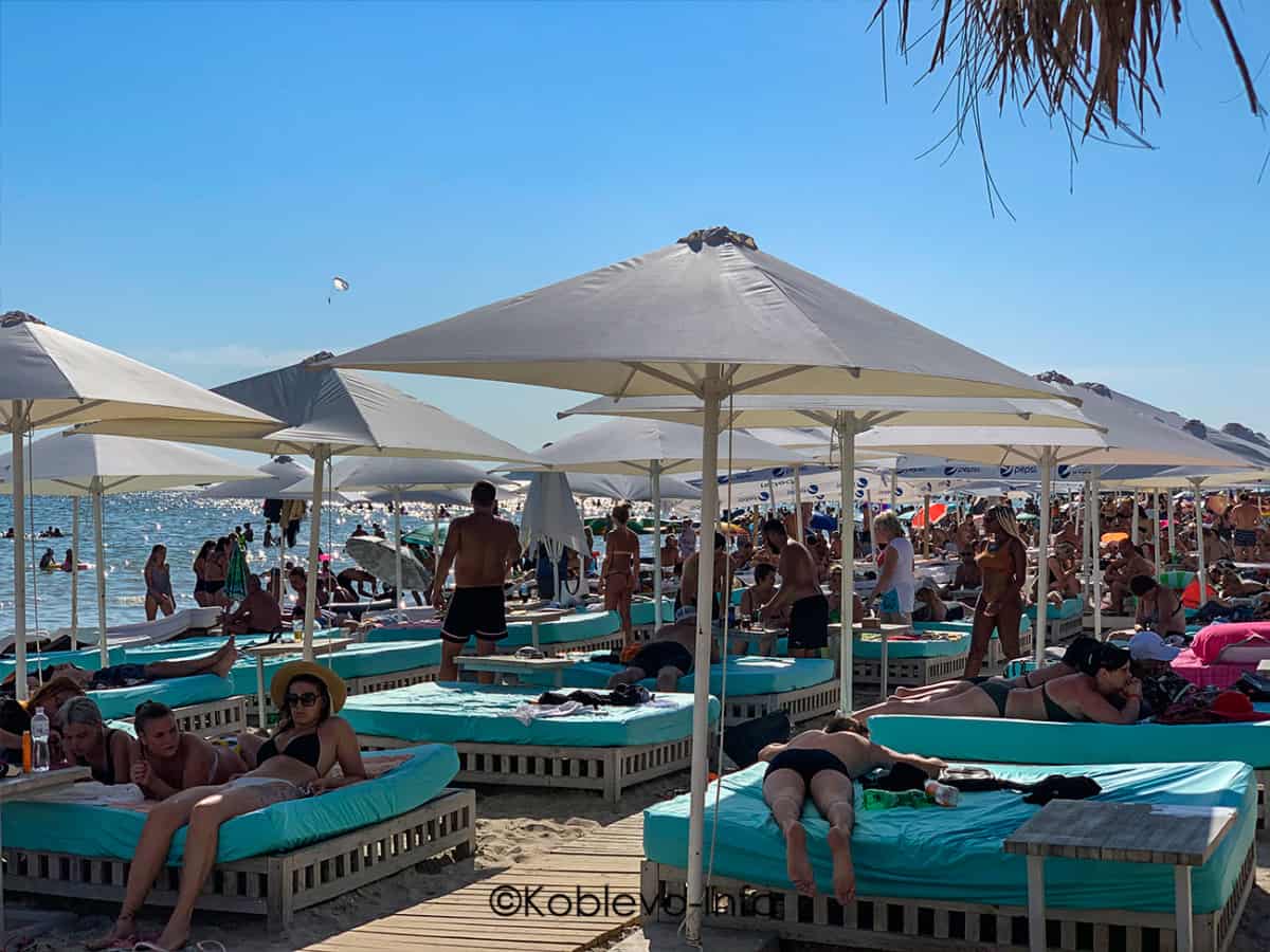 Пляжный клуб Бора Бора в Коблево. Отдыхающие