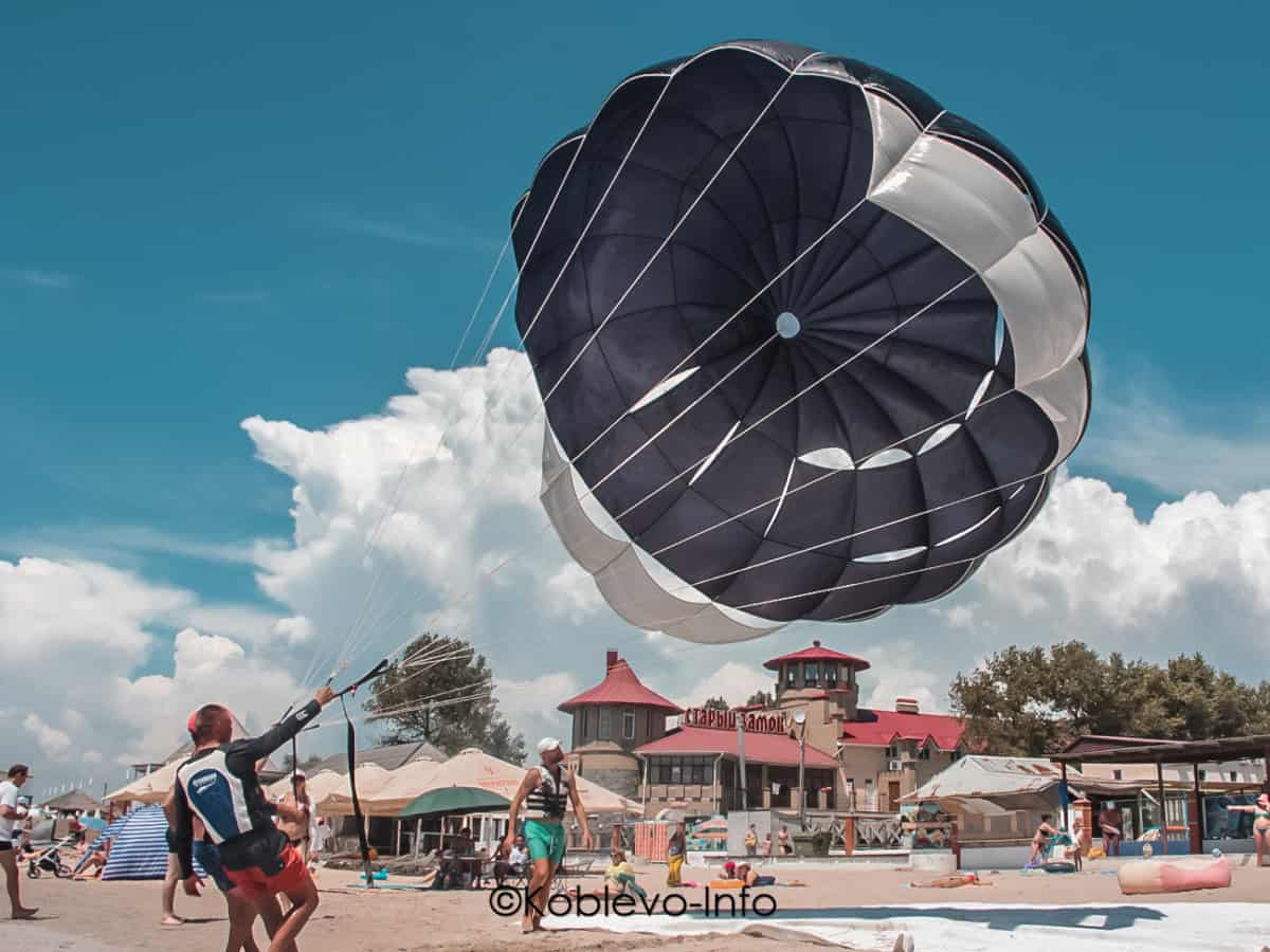 Полет с парашютом над морем в Коблево