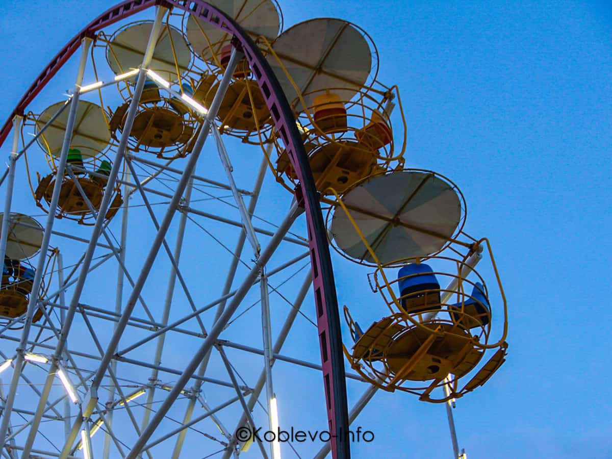 Колесо обозрения в Коблево летом