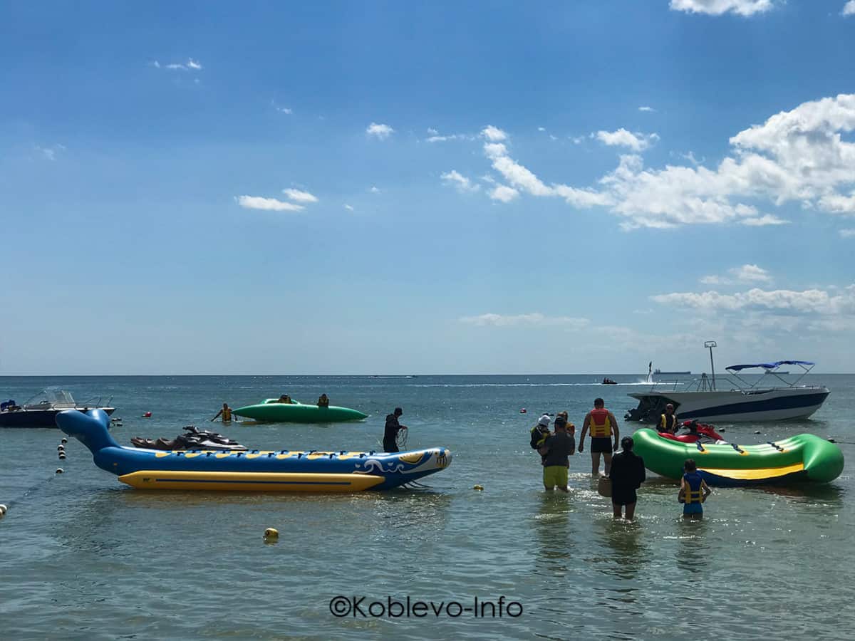 Развлечения на воде в Коблево летом. Фото