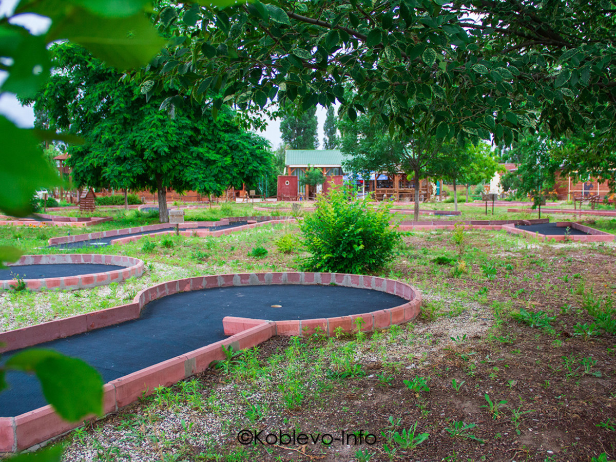 Мини гольф в родео парке в Коблево