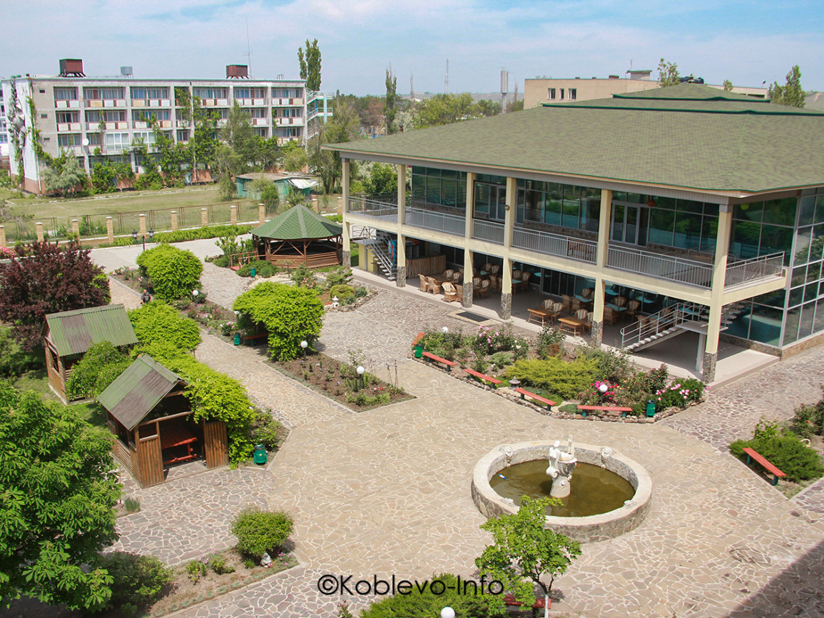 Территория базы отдыха Лотос в Коблево