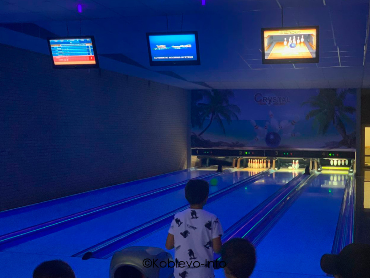 Боулинг в кафе Кокос в Коблево летом 2021