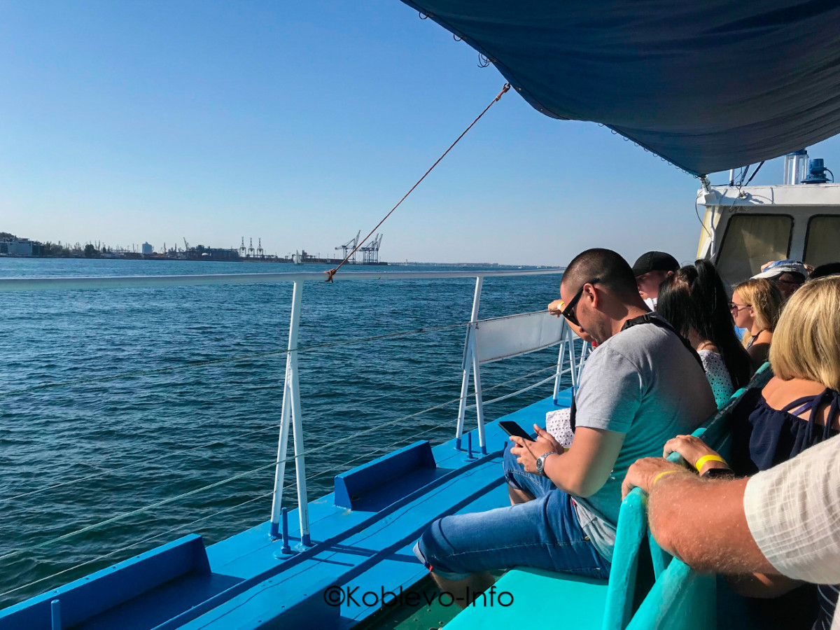 Катер с туристами в Одессе
