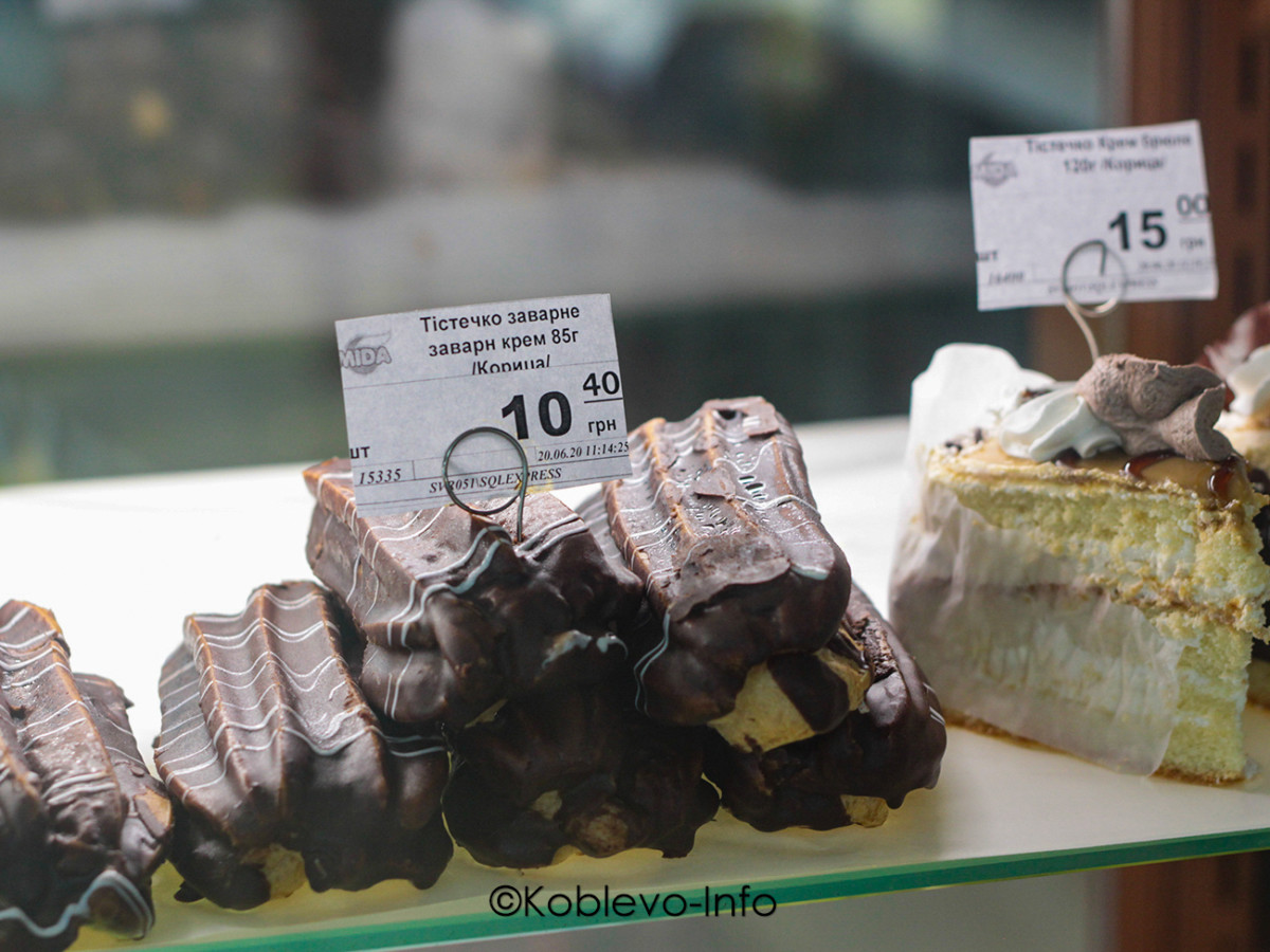 Пирожные изделия в супермаркете Мида в Коблево