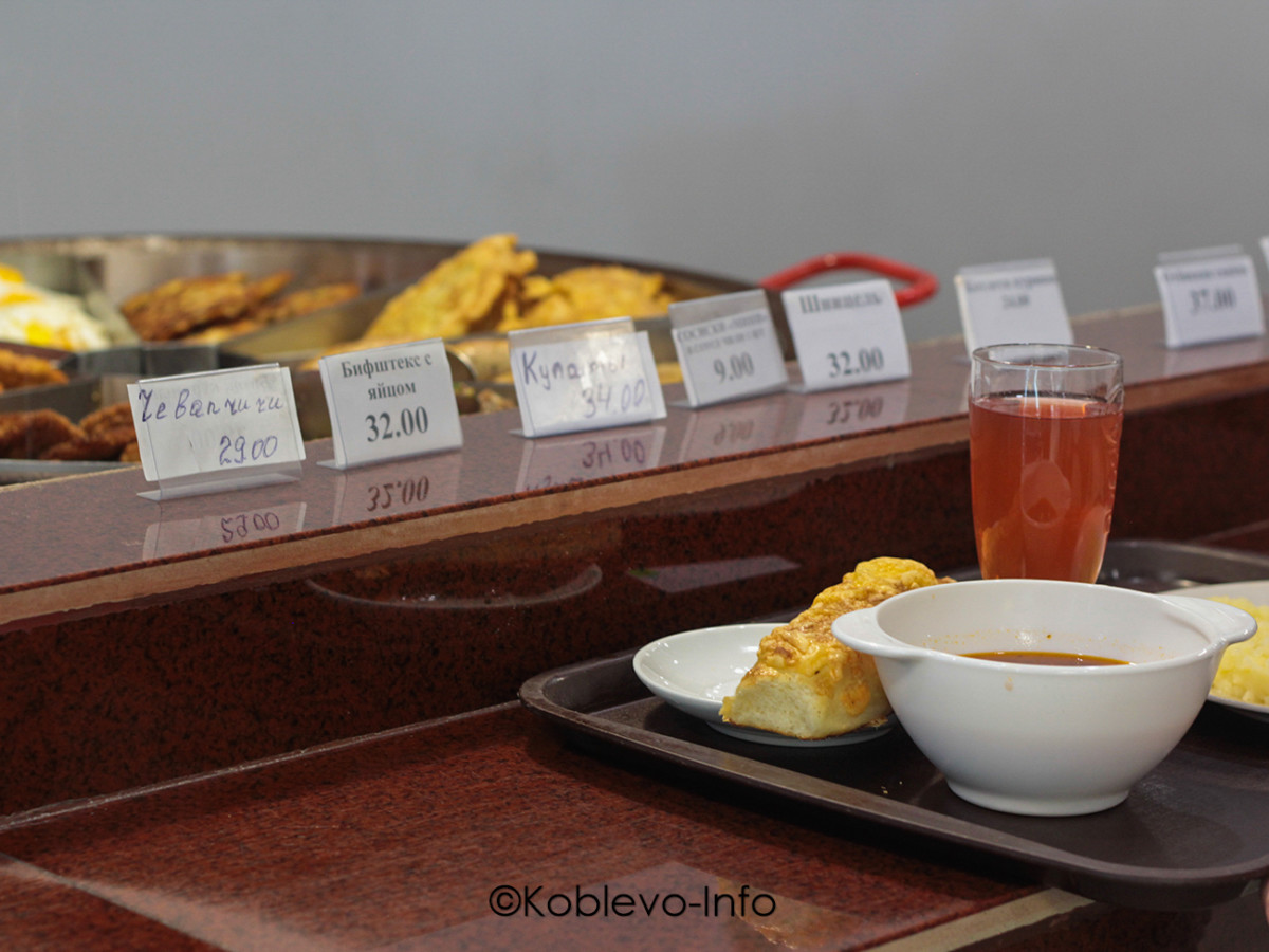 Линия раздачи в кафе Бразил в Коблево
