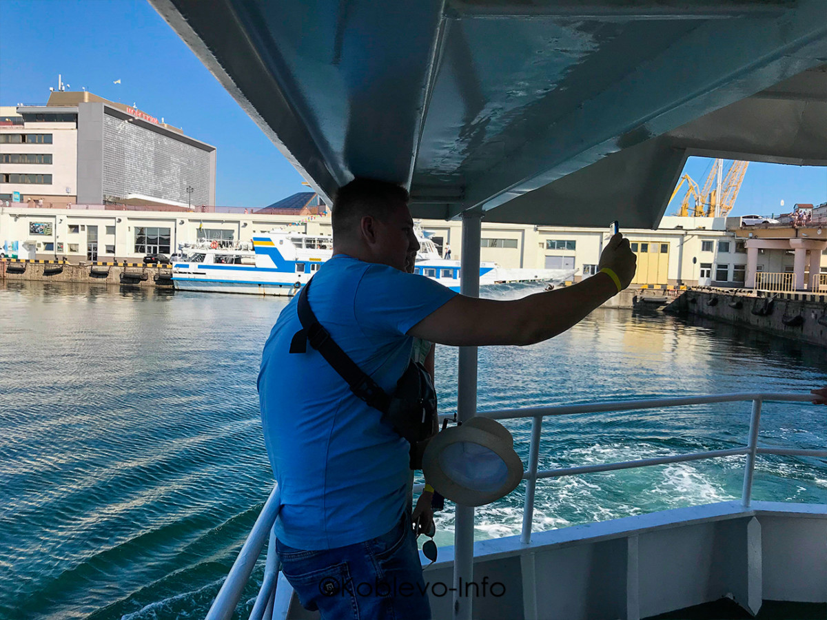 Фото туристов на катере в Одессе