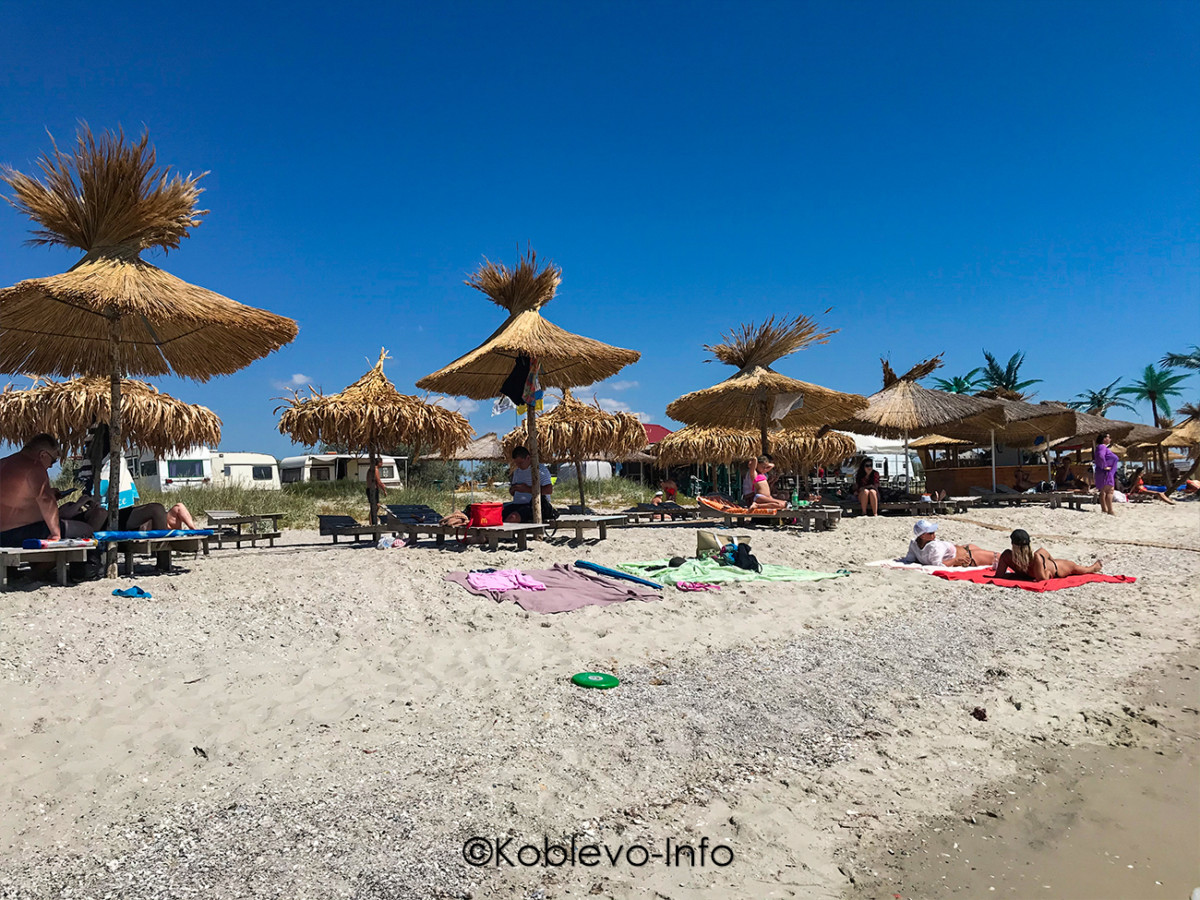 Ухоженный пляж на Кинбурнской косе