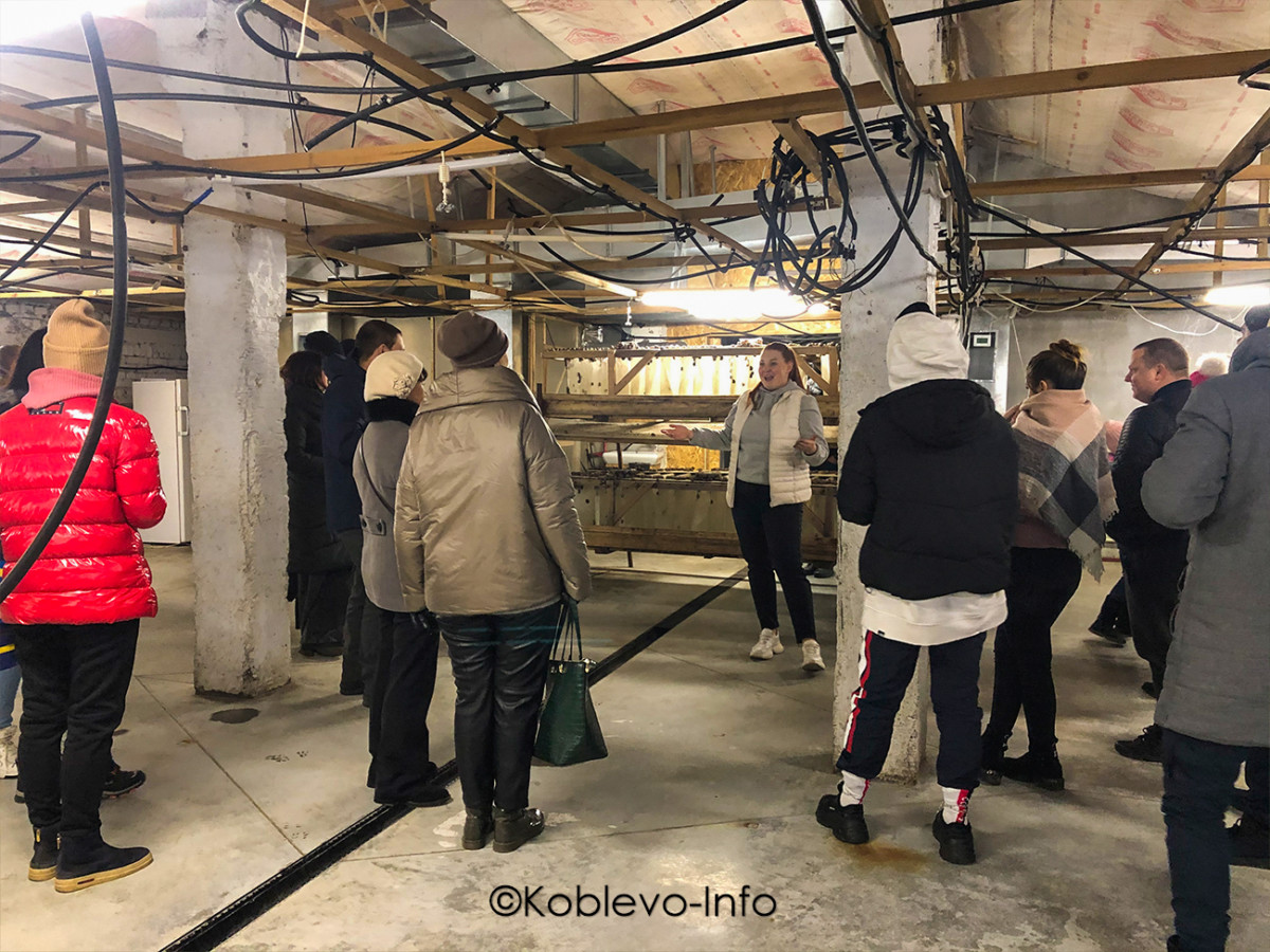 Экскурсионная группа на улиточной ферме