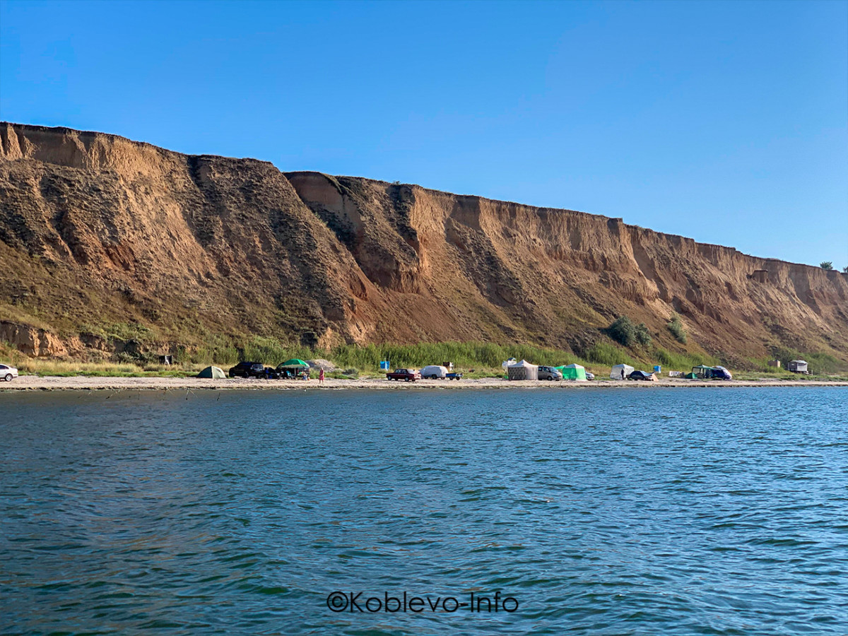 Вид с моря на остров Березань