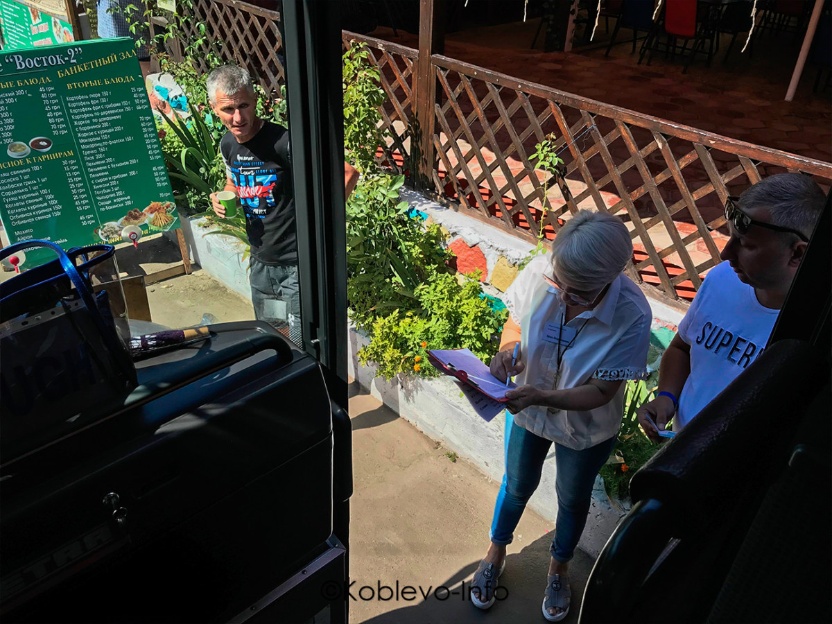 Туристы собираются на экскурсию по Одессе из Коблево