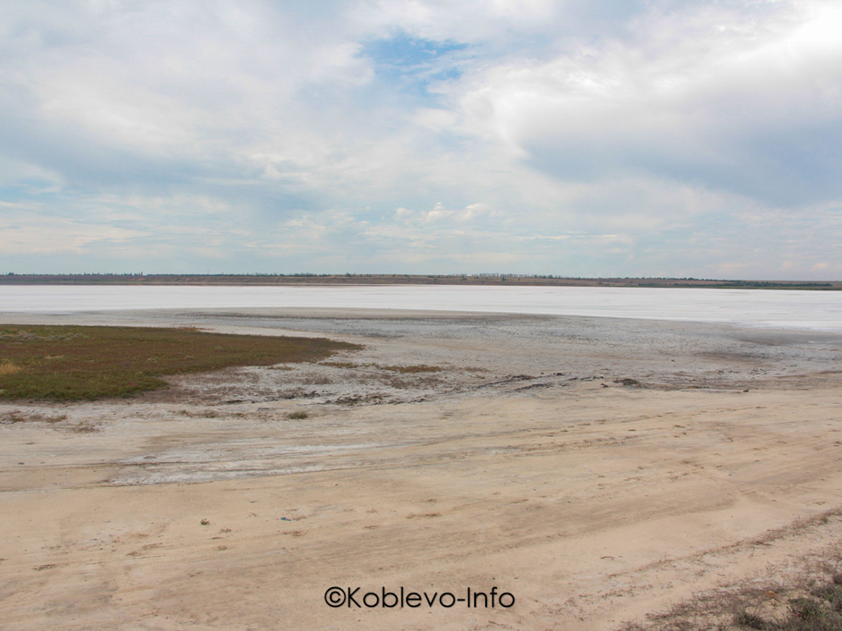 Фото Ветряной электростанции и соленого озера Тузлы