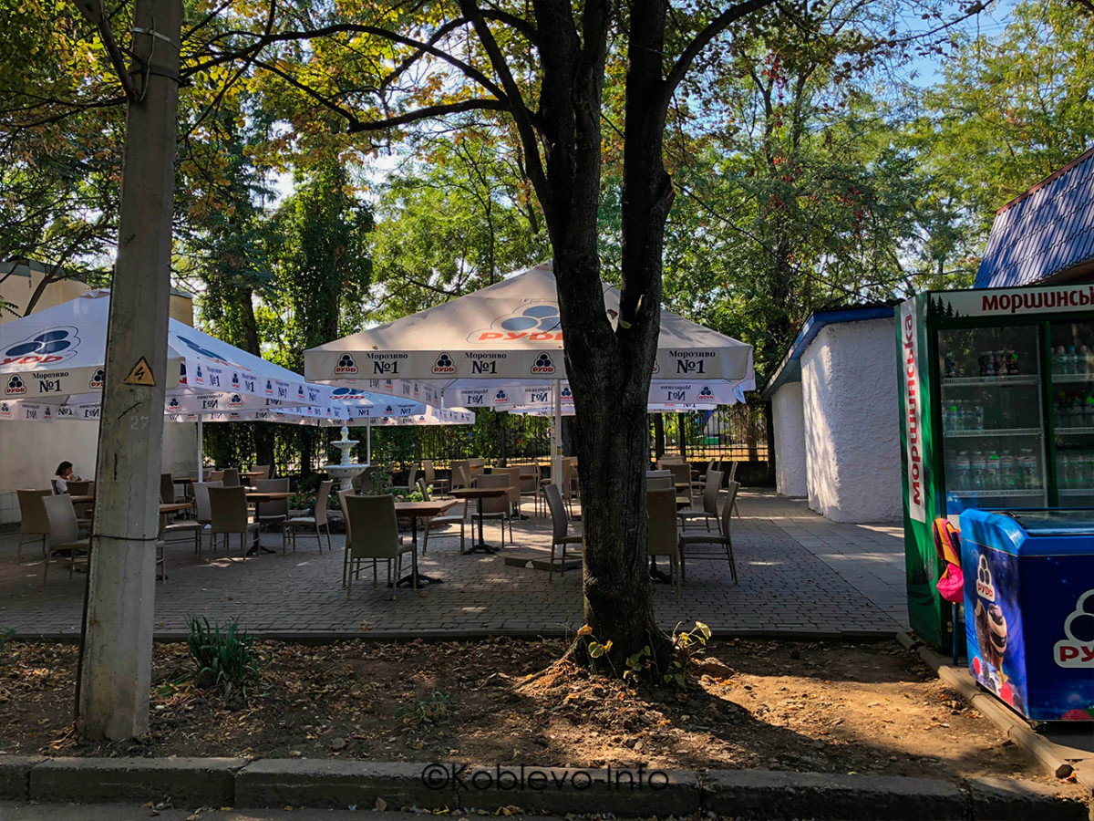 Летнее кафе на территории зоопарка в Николаеве