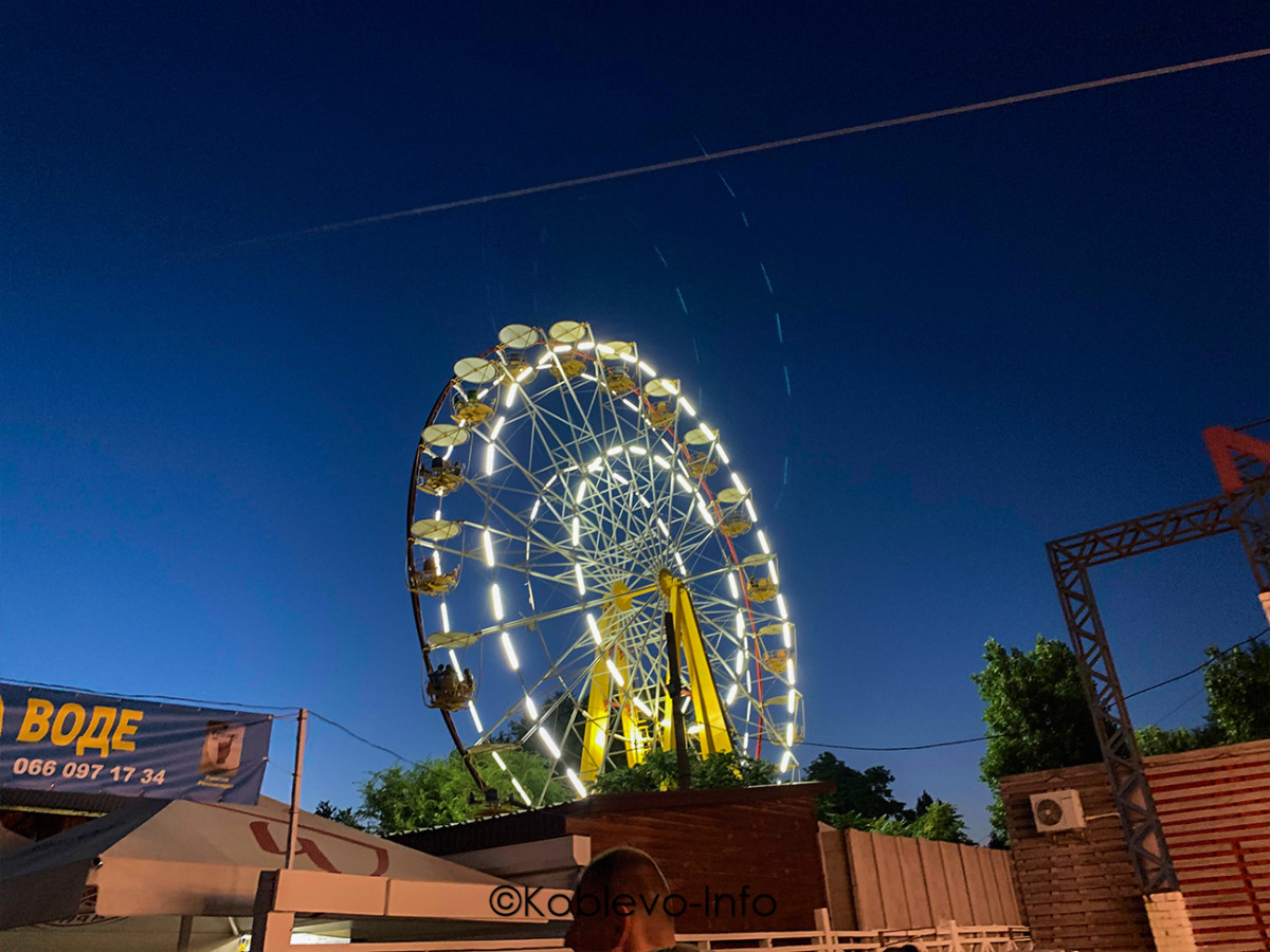 Покататься на колесе обозрения в Коблево