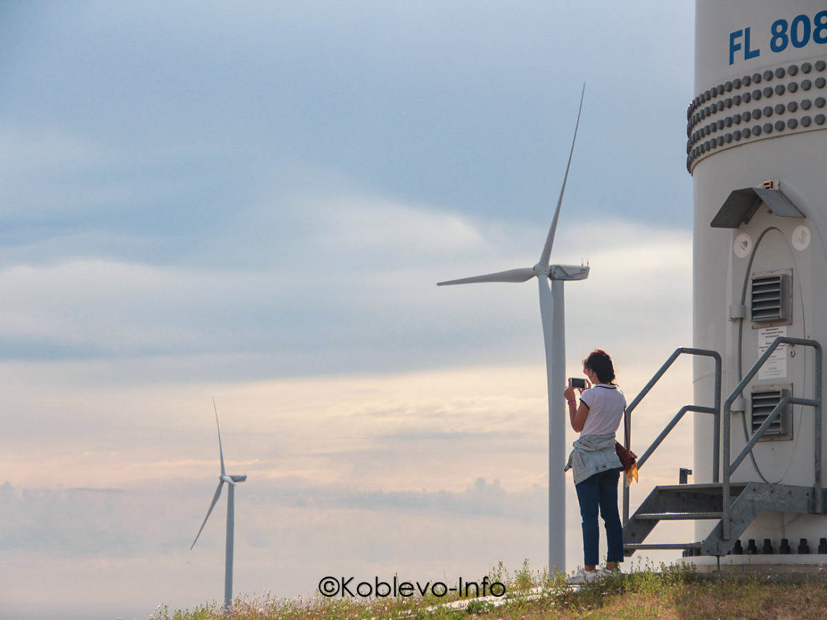 Фото на память на ветровой электростанции
