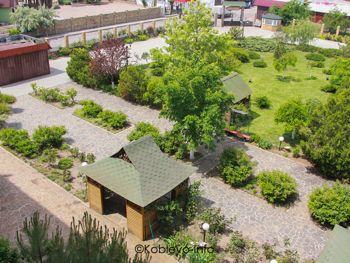 Снять номер на азе отдыха Лотос в Коблево